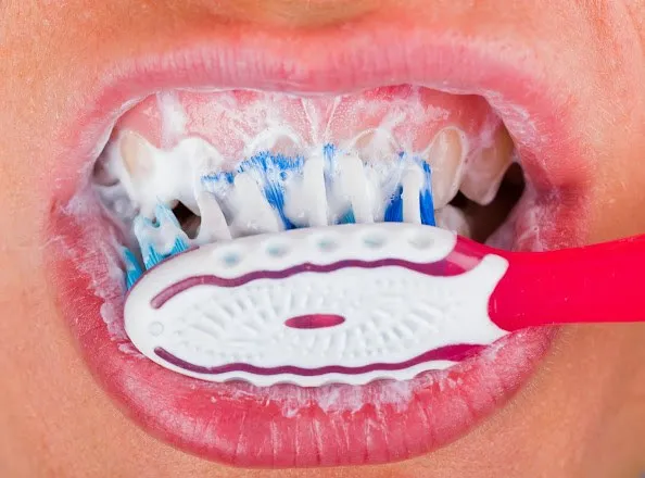 escovação gengiva inflamada