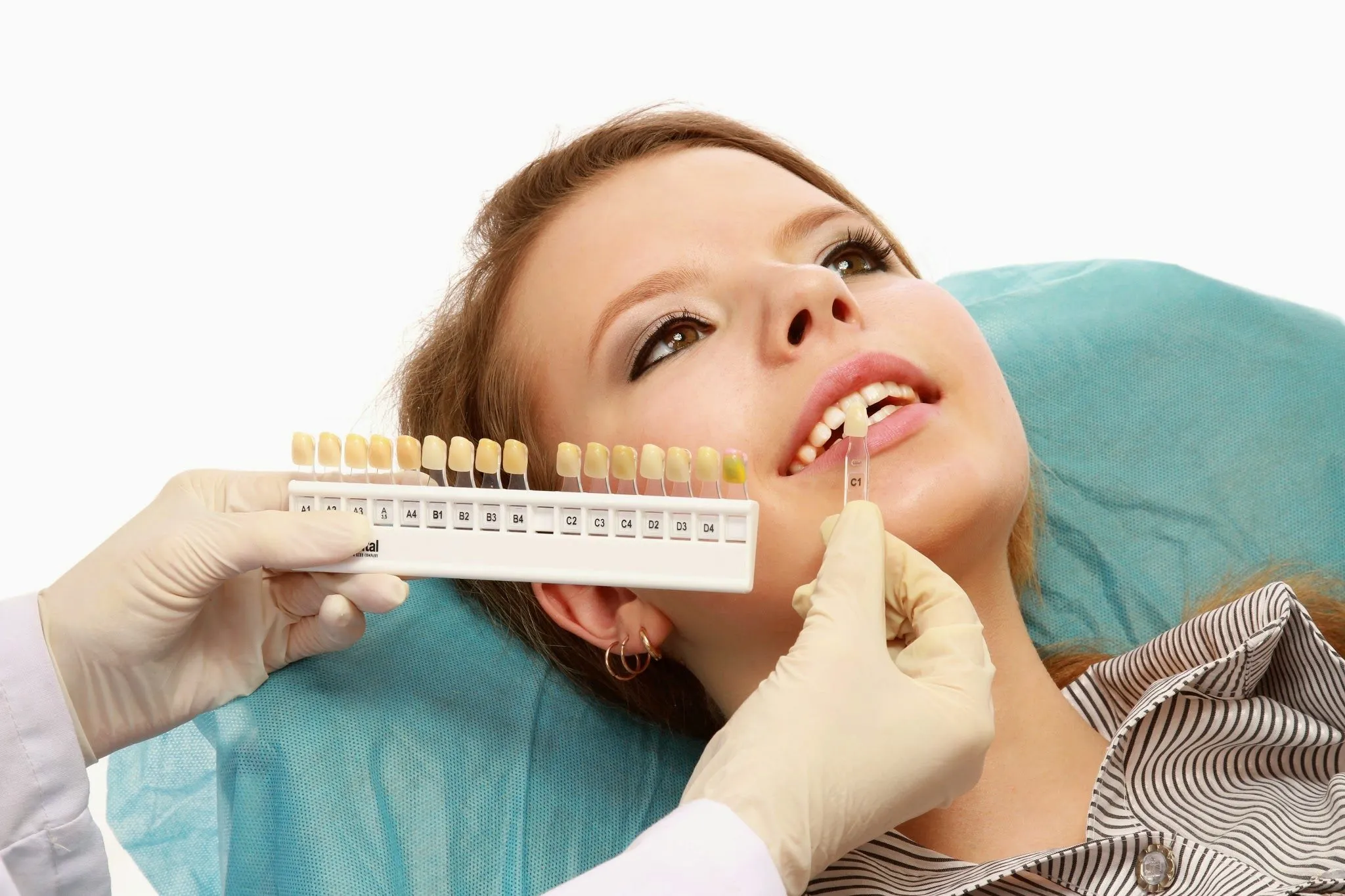 dentes de porcelana e a cor