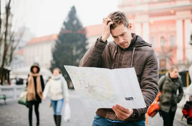 Infográfico sobre causas do mau hálito