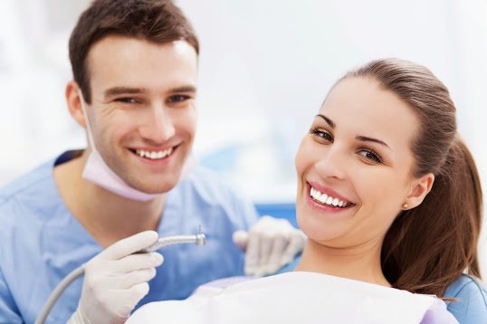 clareamento dental caseiro aliado com o de consultório
