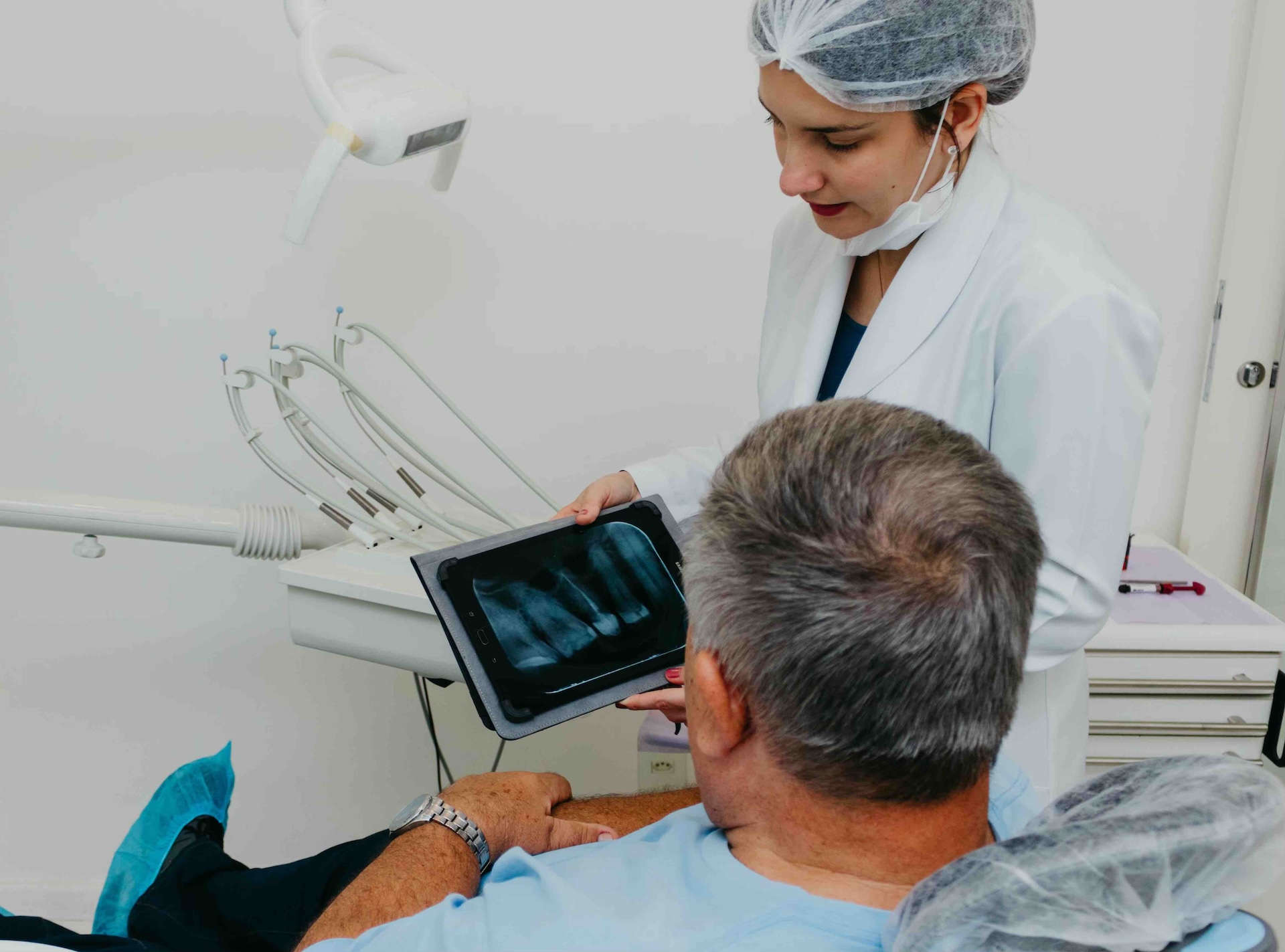 dentista barra da tijuca luciana explicando