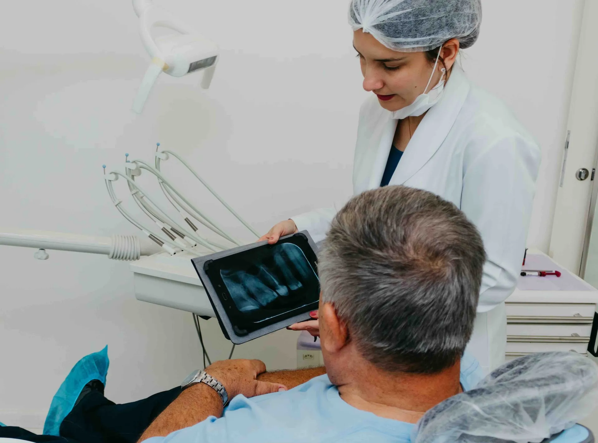 Dra. Luciana e Dr. Davi em atendimento